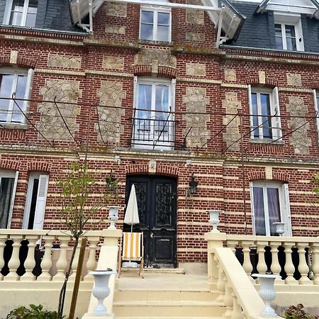 Villa Le Manoir De La Baronnie Norrey-en-Auge Esterno foto