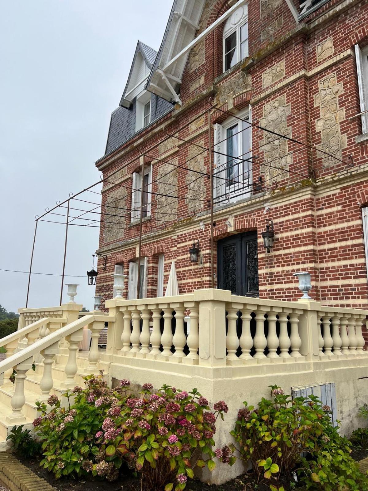 Villa Le Manoir De La Baronnie Norrey-en-Auge Esterno foto