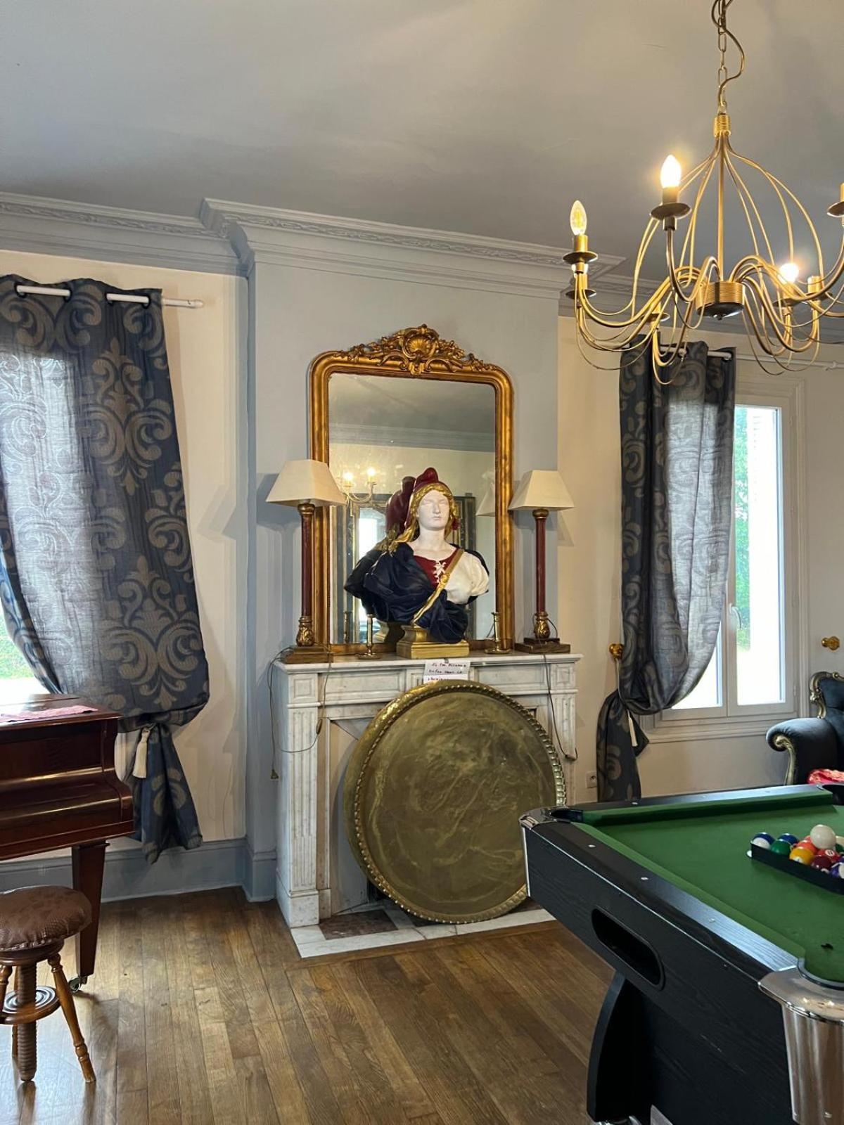 Villa Le Manoir De La Baronnie Norrey-en-Auge Esterno foto